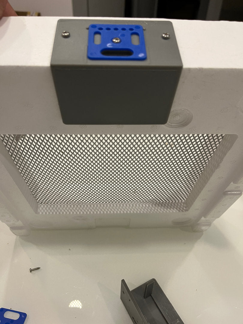 Mini Plus entrance rosette, entrance slider, drone barrier, mating stations, blue, green, white, red, yellow