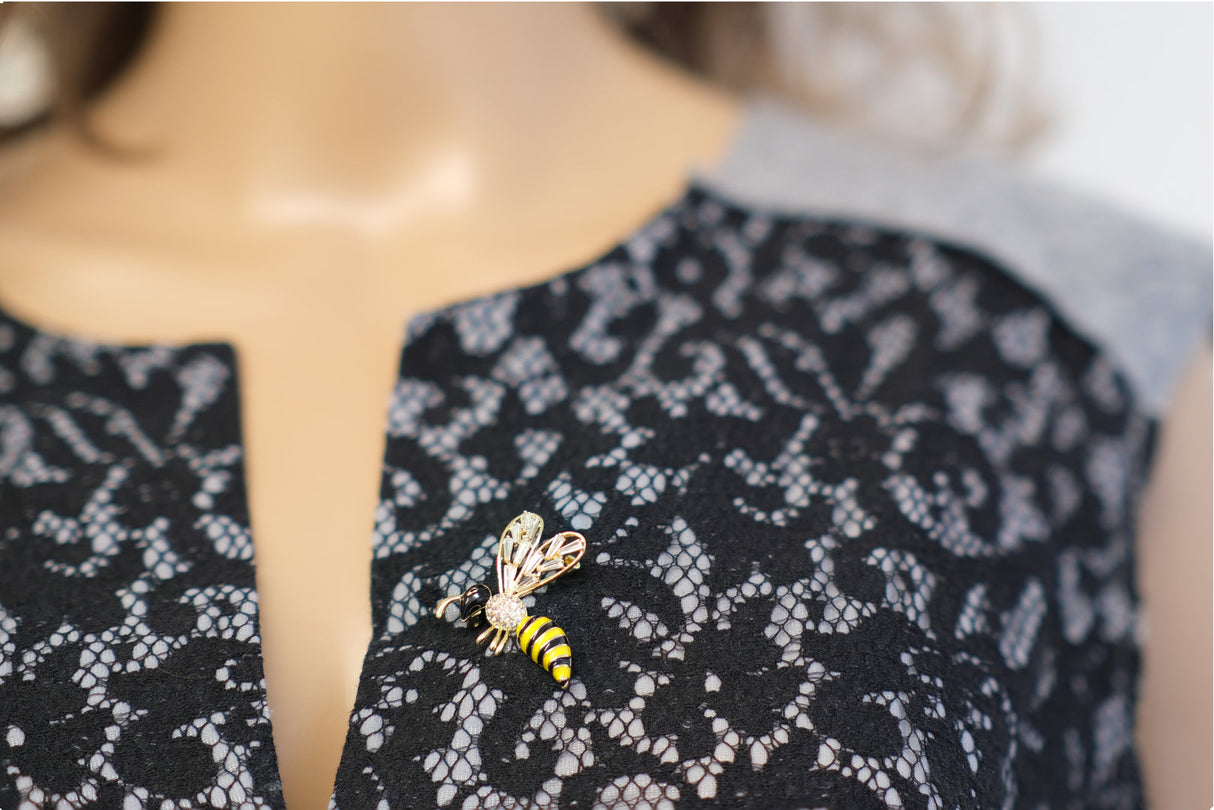 Pinbroche bij met ster grote mode-sieraden in bijenmotief