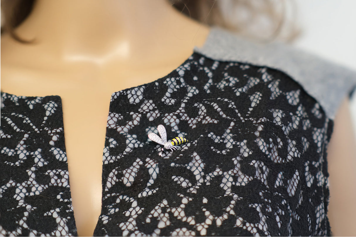 Épingle sur broche abeille avec étoile, bijoux fantaisie de taille moyenne au design abeille