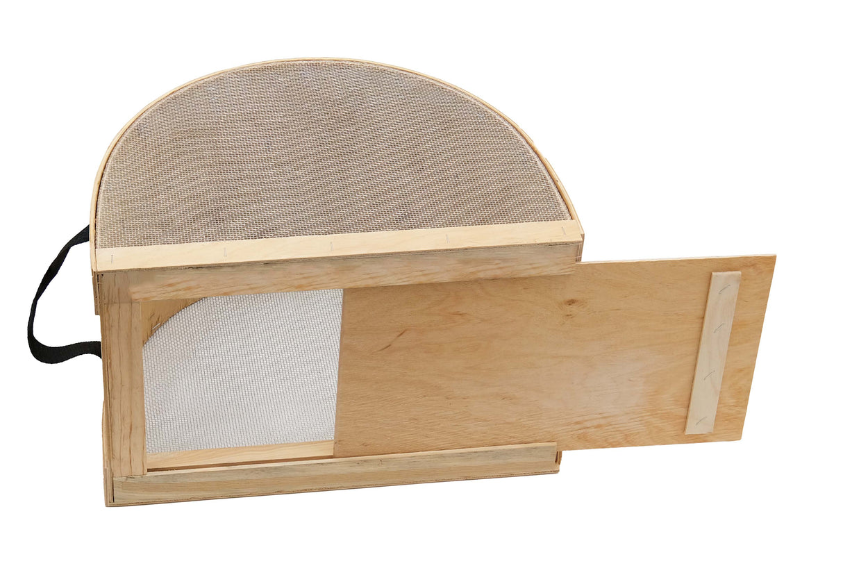 Bienenwagner wooden swarm catcher with stainless steel mesh – semi-circular shape, swarm box, swarm crate