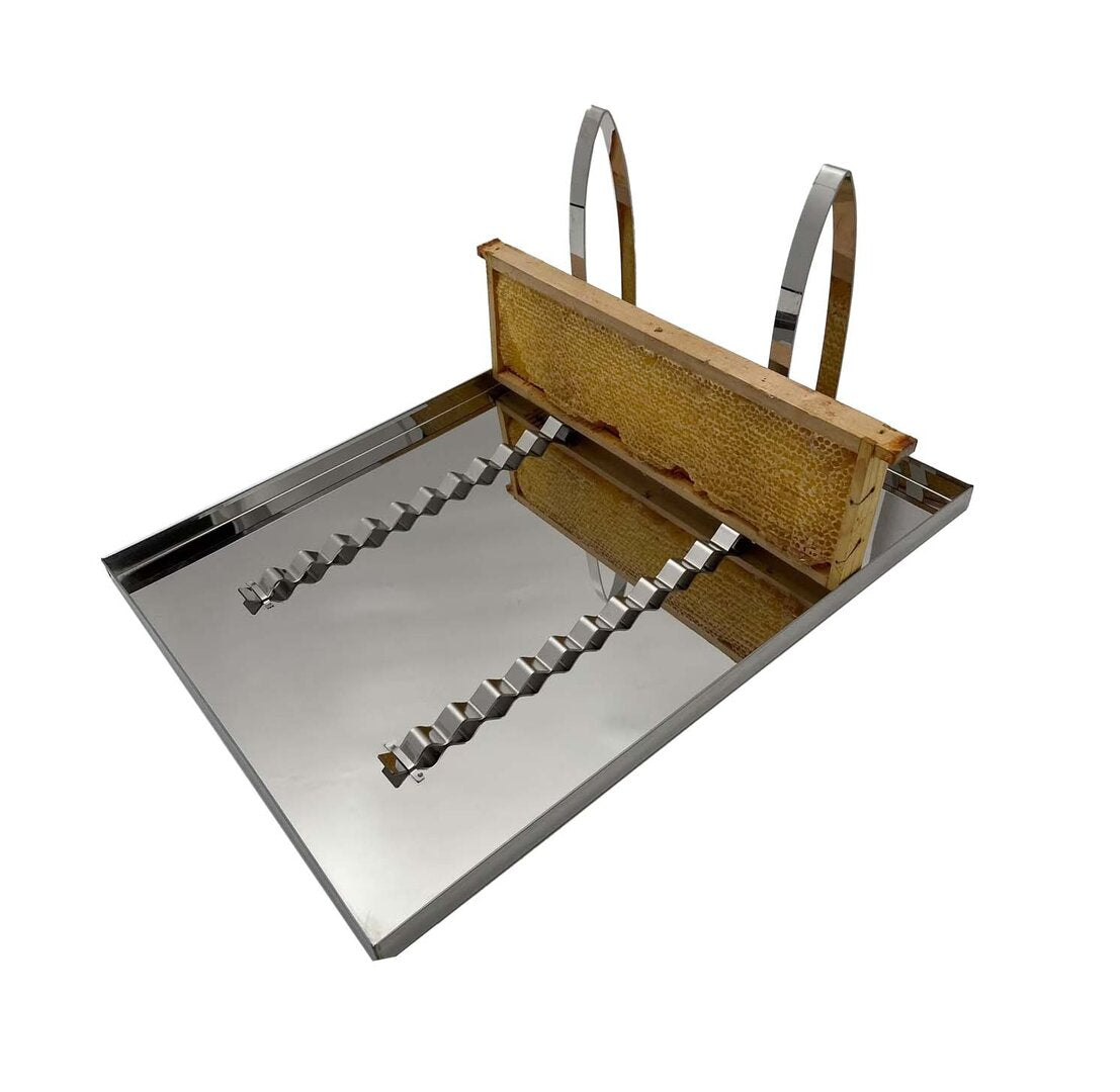 Roestvrijstalen deksel voor het ontsluiten van serviesgoed met honingraatframestandaard