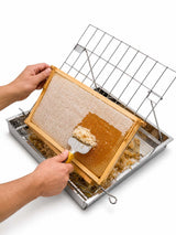 Simple stainless steel uncapping dishes for discovering the honeycombs